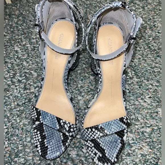 Gianni Bini Blue snake print heels - Picture 3 of 4